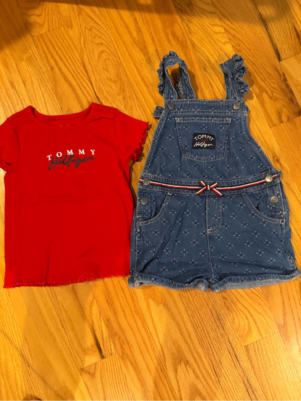Tommy Hilfiger Red Tee with Star-Print Denim Short Overalls